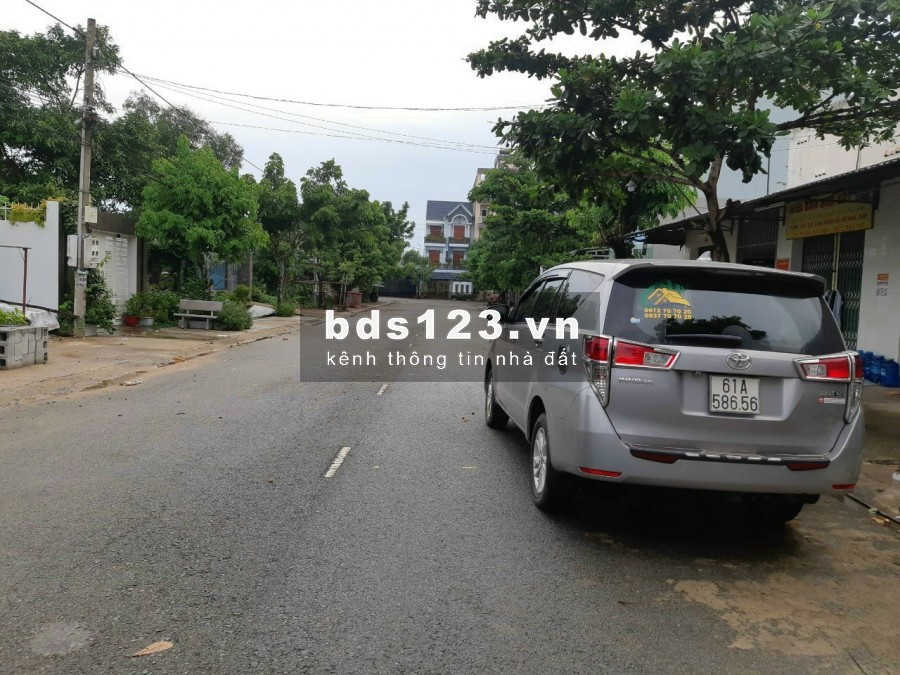 Sang gấp nền đất thổ cư 100m/950 triệu gần chợ Phú Chánh,cách HVL 200m,SHR