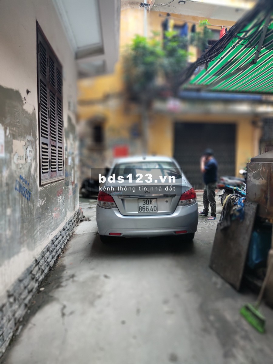 Bán nhà 3 tầng cũ đối diện rạp phim quốc gia