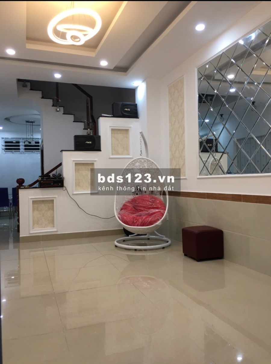 Bán nhà 4x18m, 2 lầu, HXH Tám Danh, Phường 4, Quận 8