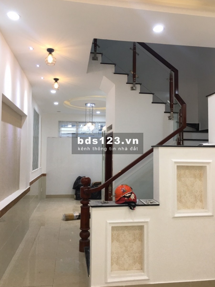Bán nhà 4x18m, 2 lầu, HXH Tám Danh, Phường 4, Quận 8