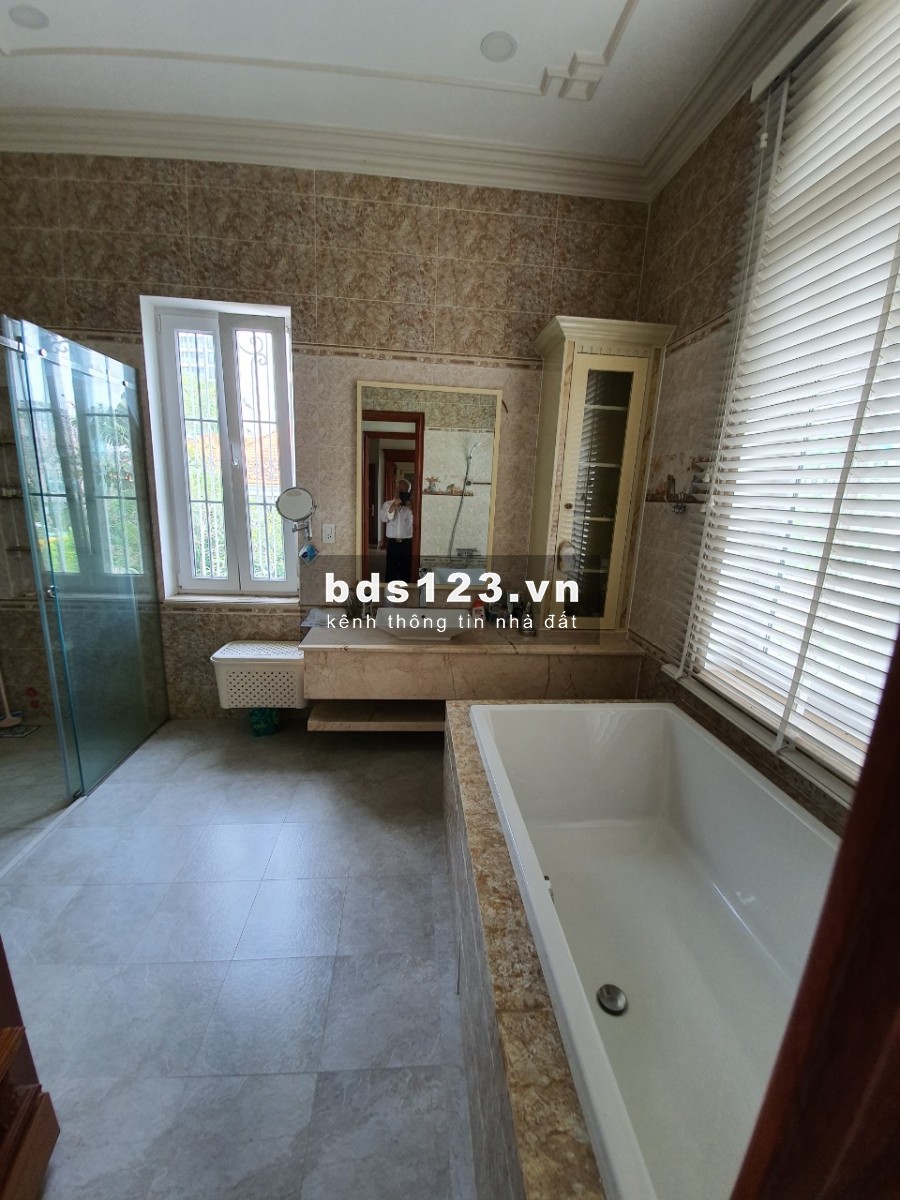 Cho thuê Villa cổ điển Pháp Hồ bơi sân vườn 1155m2 Nguyễn Ư Dĩ Thảo điền Quận 2 MS: