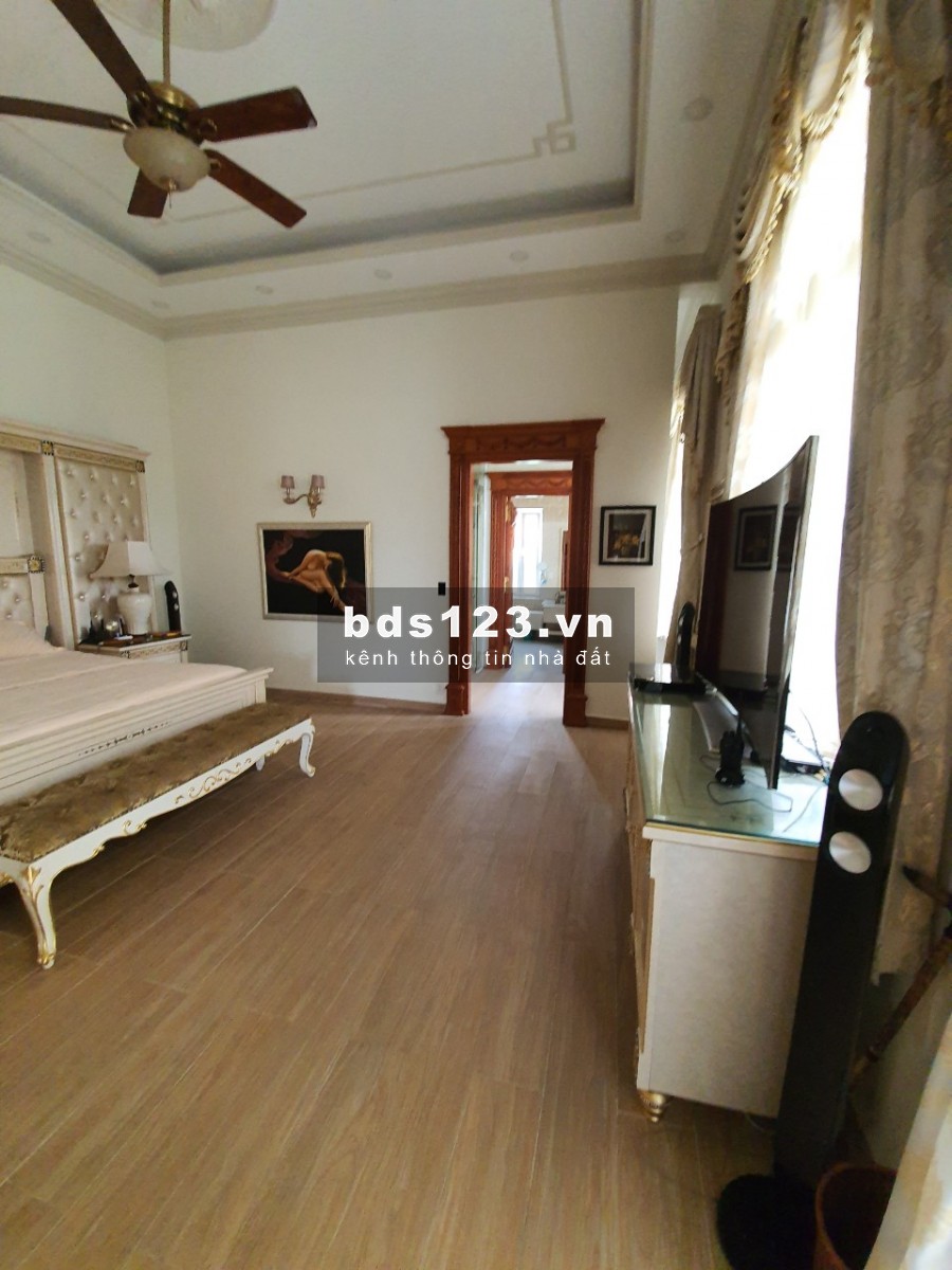 Cho thuê Villa cổ điển Pháp Hồ bơi sân vườn 1155m2 Nguyễn Ư Dĩ Thảo điền Quận 2 MS: