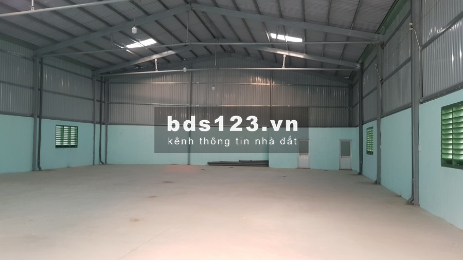 Cho thuê nhà xưởng dt: 700m2 giá 30 triêu/tháng xã nhị bình, huyện hoc môn. lh: 0908.561.228