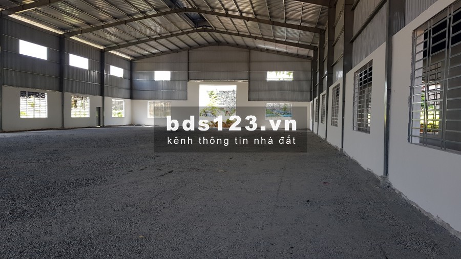 Cho thuê nhà xưởng dt: 1200m2 giá 55 triêu/tháng, phường thới an, quận 12 lh: 0944.977.229