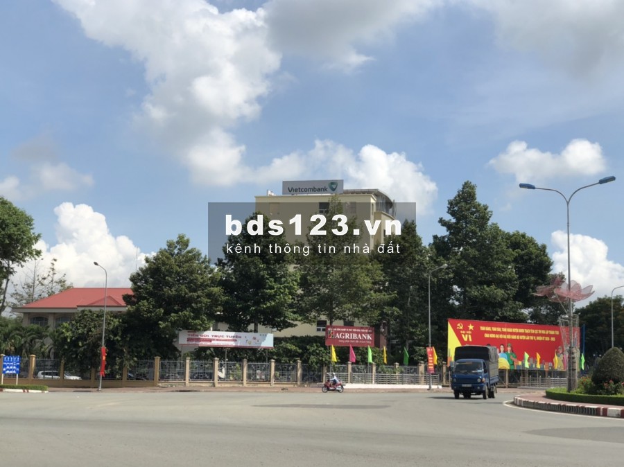 Chính chủ bán lô đất 105m2 ngay mặt tiền đường Cát Lái - Cách chợ Đại Phước 500m - Khu vực KD sầm uất - LH 0901902655