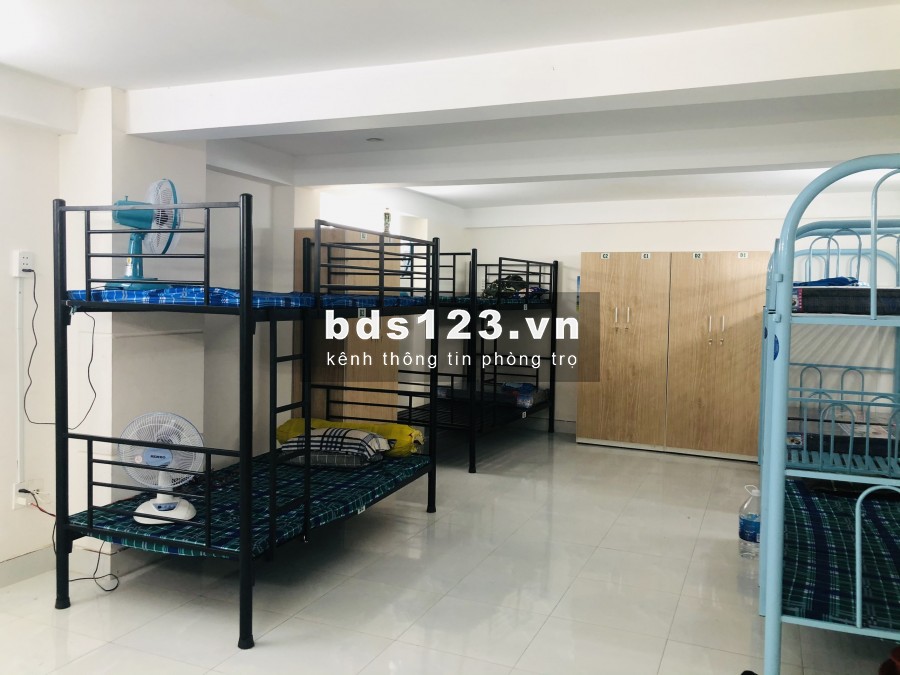 Cho thuê ký túc xá thoáng mát, phòng ít người (4-6 người/phòng), giá 1tr/tháng