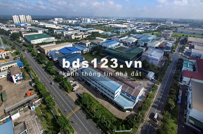 CẦN SANG GẤP 16 PHÒNG TRỌ (2 DÃY) ĐANG CHO THUÊ ĐỐI DIỆN KHU CÔNG NGHIỆP, DÂN ĐÔNG