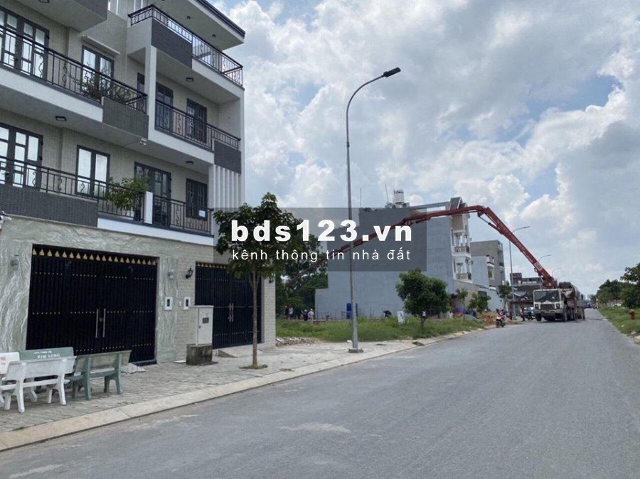 TÔI CẦN BÁN 200m2 ĐẤT THỔ CƯ NGAY TRÊN MẶT TIỀN ĐƯỜNG SỐ 7 QUẬN BÌNH TÂN.TPHCM
