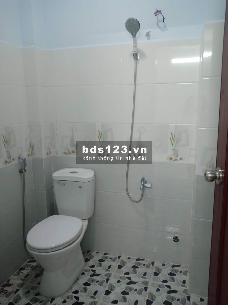 Nhà đôi ngang 7,5m đường Hòa Bình gần Đầm Sen, 70m2, giá 5,8 tỷ cần bán gấp