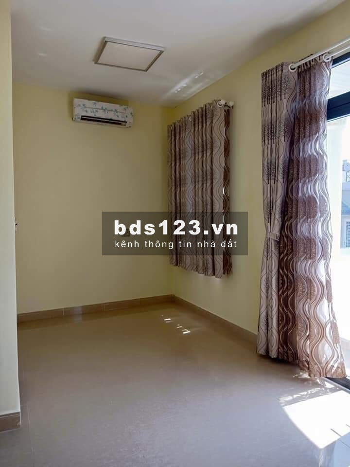Nhà đôi ngang 7,5m đường Hòa Bình gần Đầm Sen, 70m2, giá 5,8 tỷ cần bán gấp