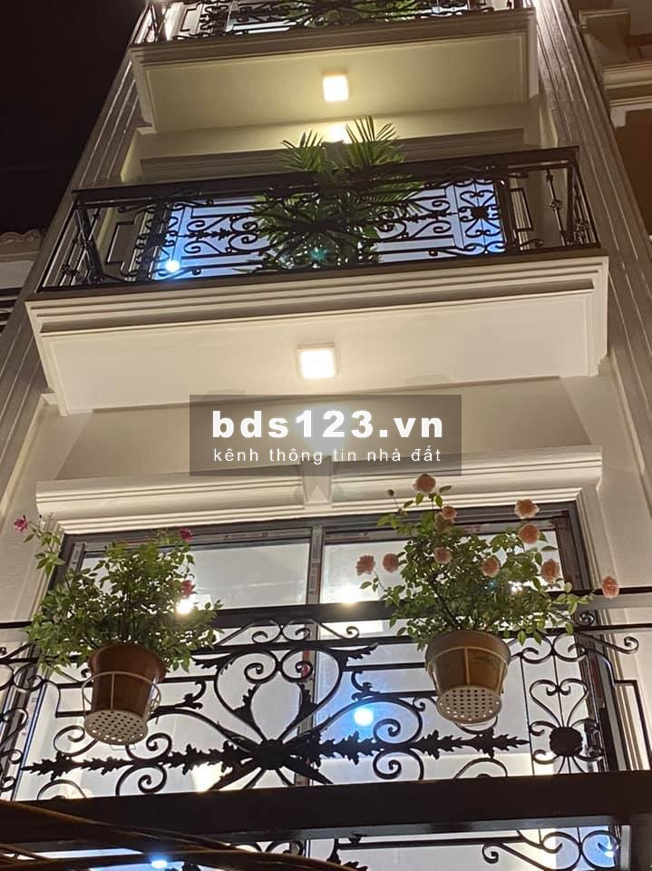 Gia đình bán nhà Bồ Đề, Long Biên 6T, ngõ ô tô, giá 3.2 tỷ