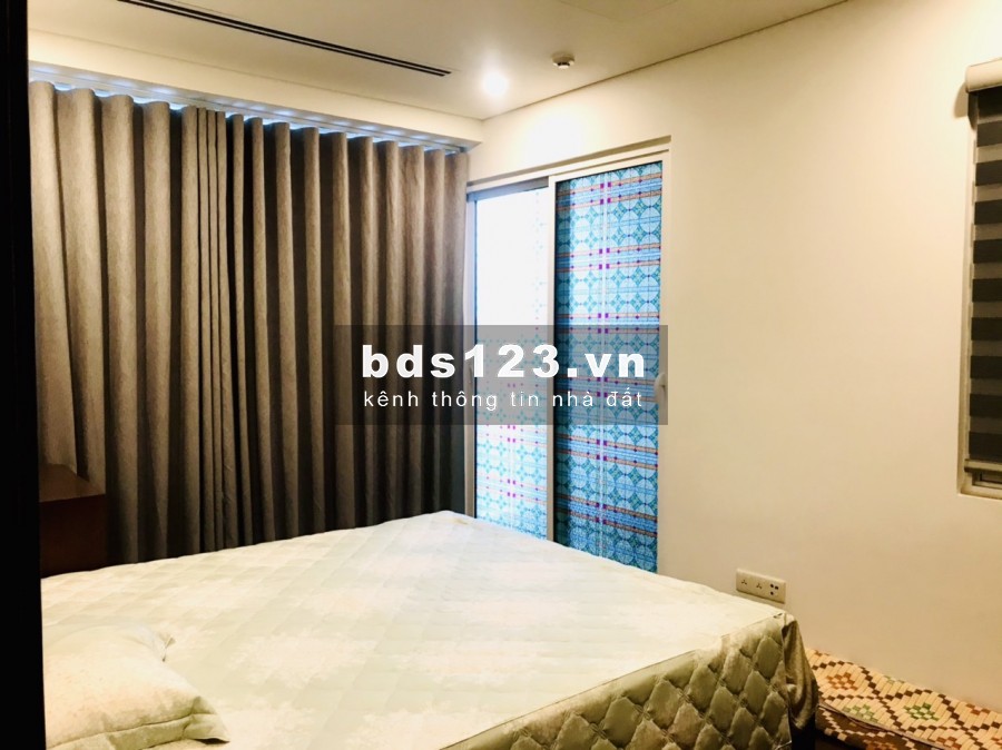 Bán căn hộ Aqua Central số 44 Yên Phụ DT 119m2 3 ngủ view sông Hồng giá 9.5 tỷ. LH 0969866063