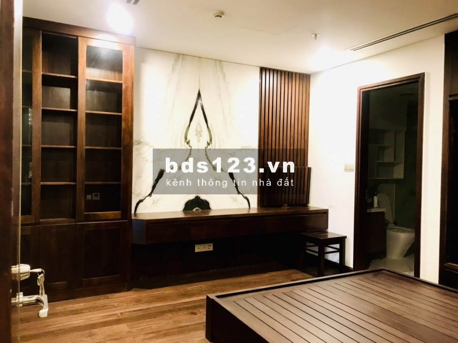 Bán căn hộ Aqua Central số 44 Yên Phụ DT 119m2 3 ngủ view sông Hồng giá 9.5 tỷ. LH 0969866063