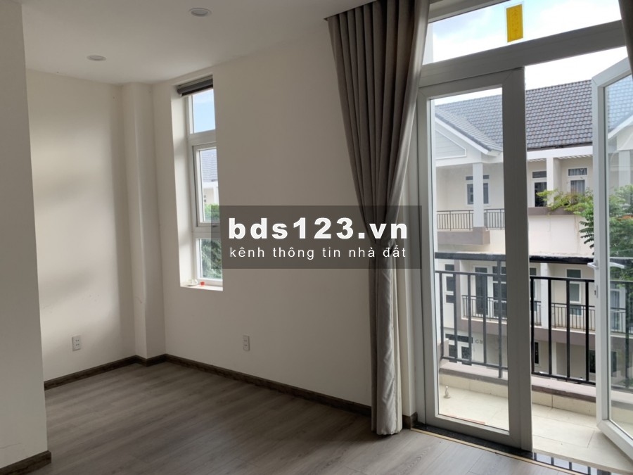 Nhà 1 trệt 2 lầu, Khu Compound Park Riverside, 3PN 3WC, an ninh 24/7, tiện ở hoặc làm công ty