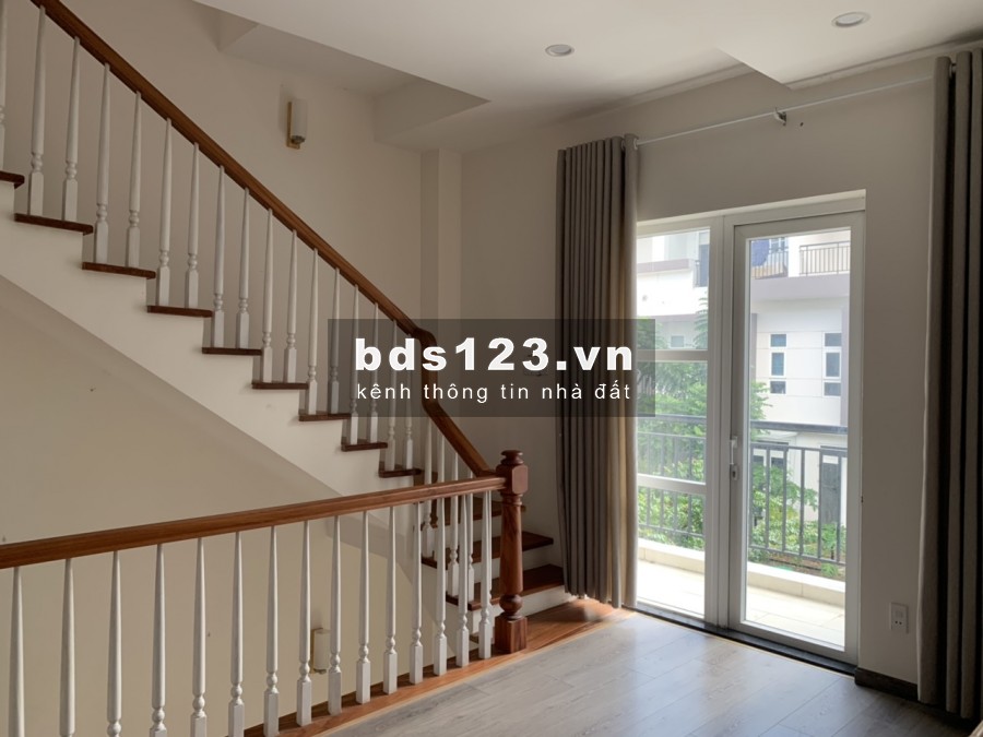 Nhà 1 trệt 2 lầu, Khu Compound Park Riverside, 3PN 3WC, an ninh 24/7, tiện ở hoặc làm công ty