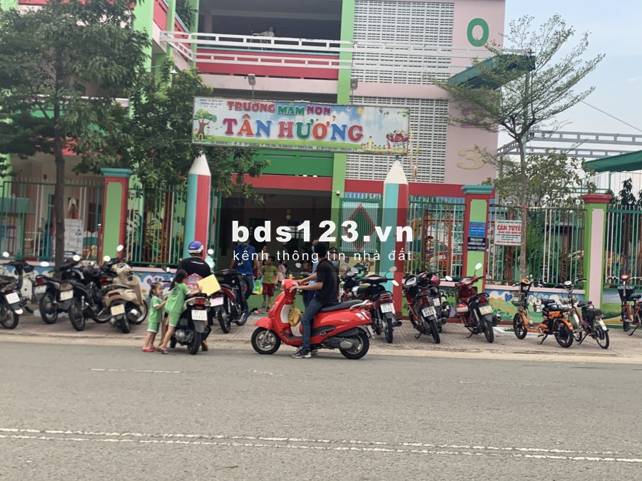 Vợ chồng tôi cần bán nhanh lô đất thổ cư(300m2) tại khu đô thị mới Bình Dương