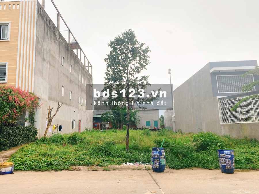 Vợ chồng tôi cần bán nhanh lô đất thổ cư(300m2) tại khu đô thị mới Bình Dương