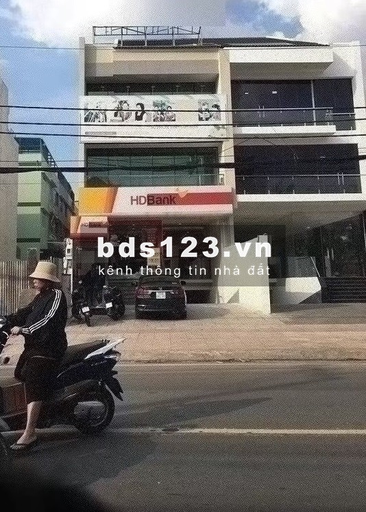 Cho Thuê Nhà Mặt Tiền Đường Bình Chiểu, diện ích lớn