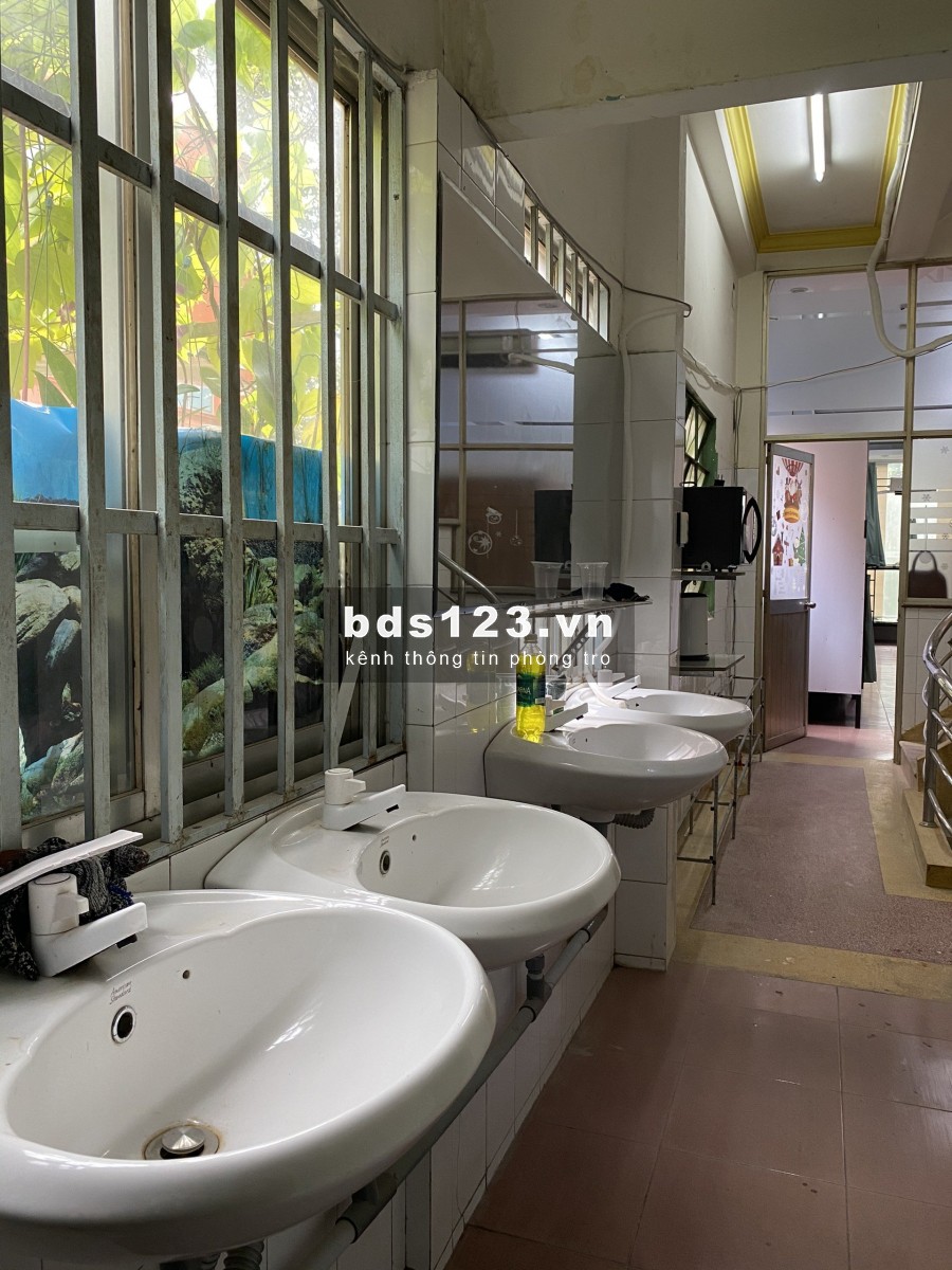 NHÀ TRỌ KTX QUẬN 10 , ĐỐI DIỆN TRƯỜNG ĐẠI HỌC KINH TẾ