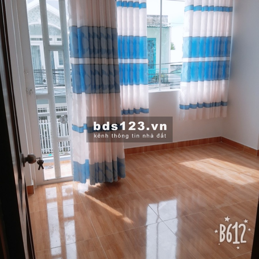 Bán nhà 2 lầu, hẻm thông 7m giá 2.2 tỷ cuối hương lô 2