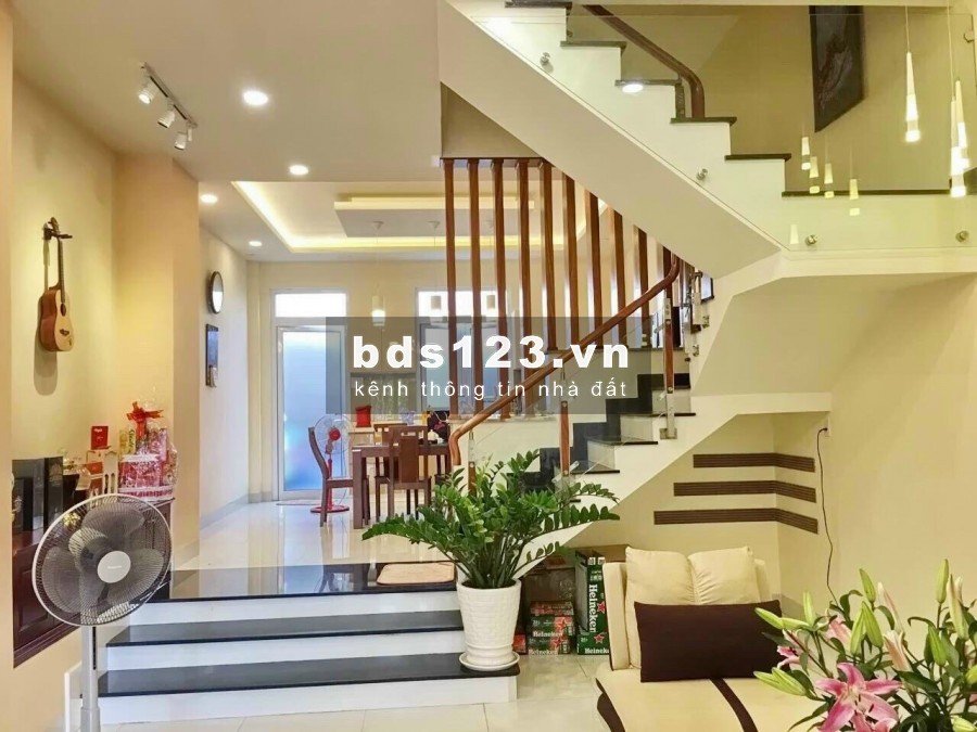 Bán nhà Full nội thất MT đường 20m KDC Ven Sông Tân Phong Q.7