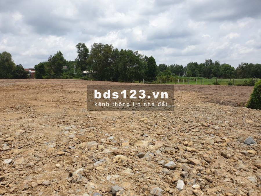 BÁN ĐẤT CỦ CHI, 10.000m2, quy hoạch khu dân cư, có thể phân lô bán nền. Call 0903 58 25 58.