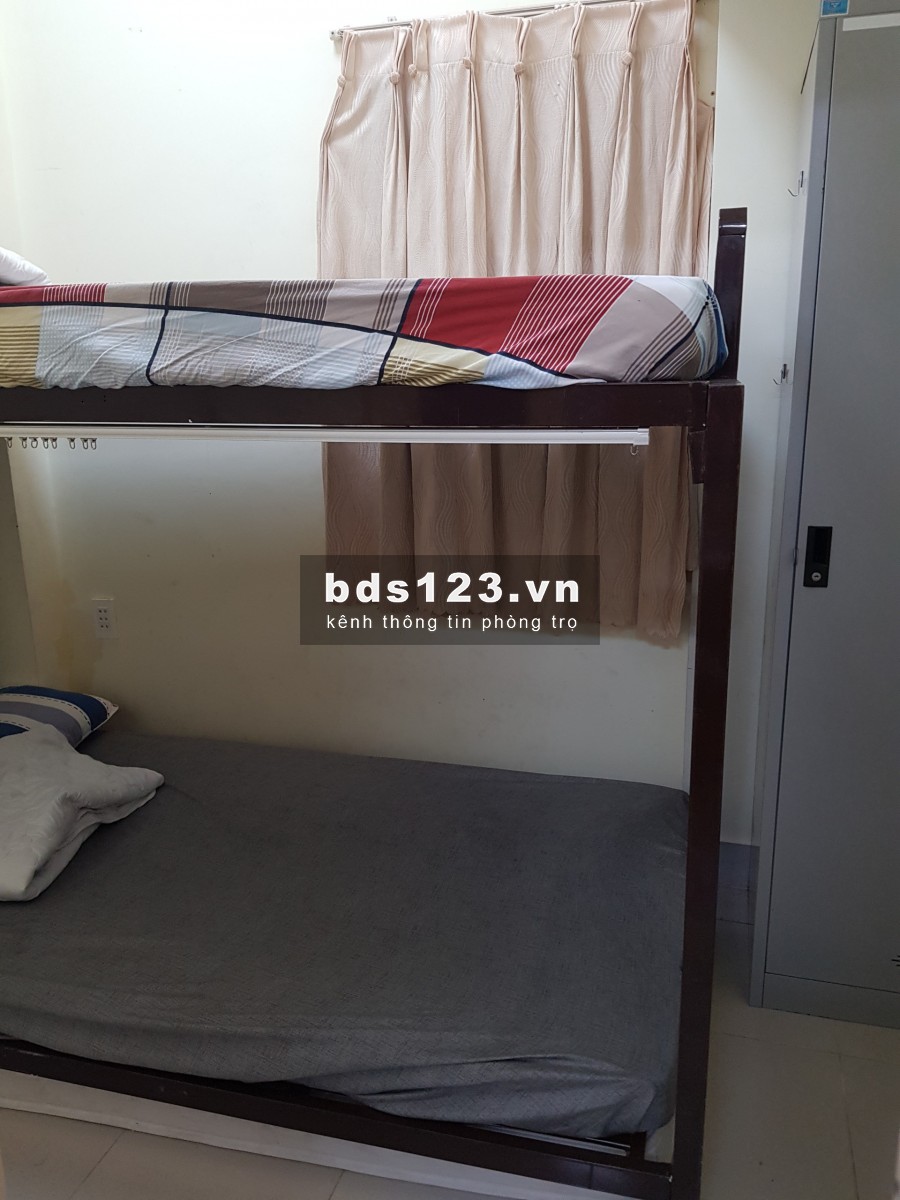 Cho thuê phòng trọ 12m2 Quận 1, tự do, không chung chủ, wc trong, kệ bếp