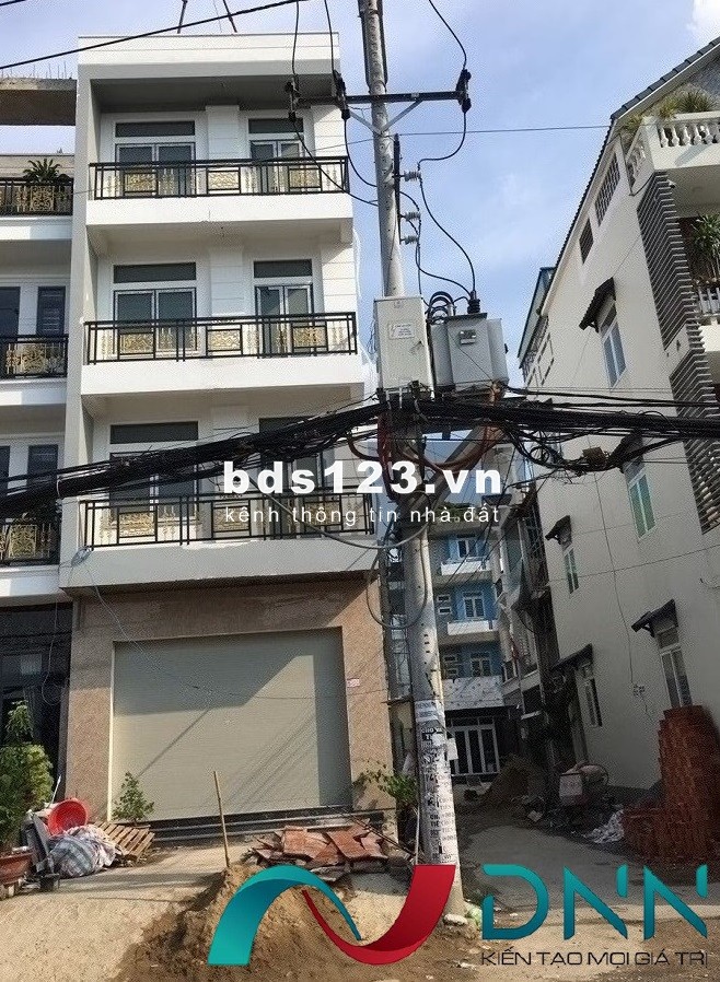 Nhà 2 Mặt Tiền Đường Lã Xuân Oai, __ Phù hợp nhiều nghề