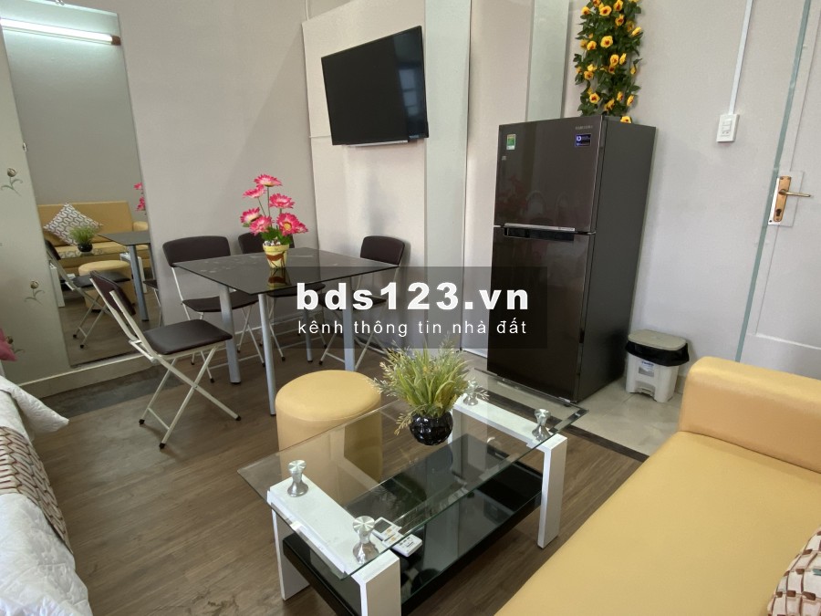 Tìm bạn nữ ở ghép Căn hộ trên tầng 3 của tòa nhà : phòng ngủ 45m2 có ban công view mặt trước của tòa nhà đang cần thêm một bạn nữ ở ghép,
