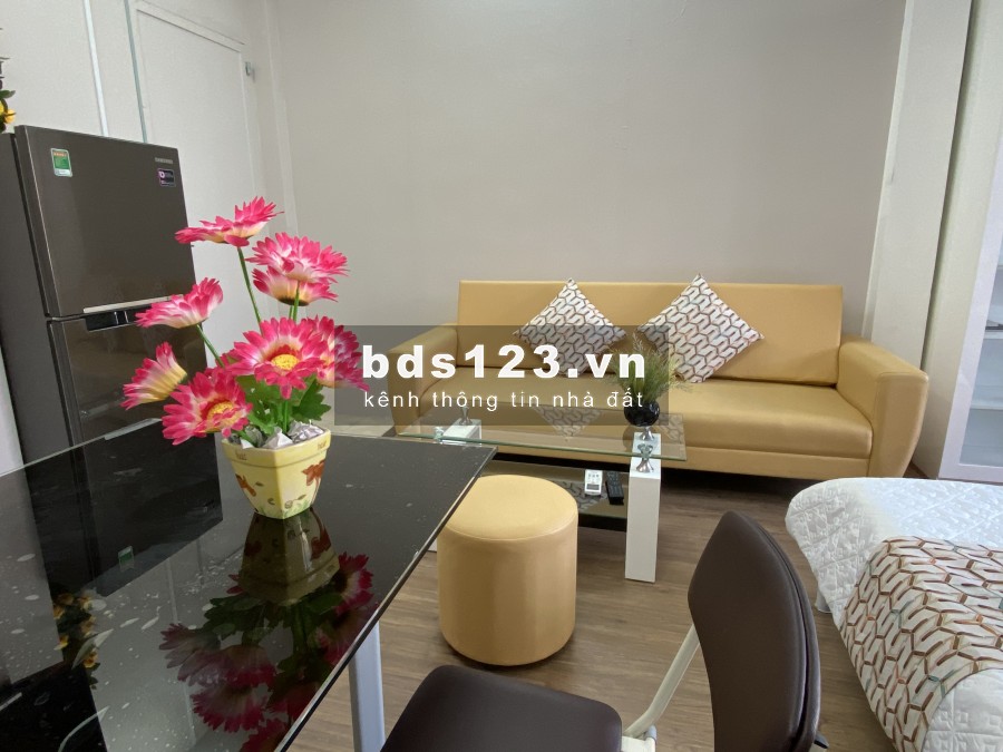 Tìm bạn nữ ở ghép Căn hộ trên tầng 3 của tòa nhà : phòng ngủ 45m2 có ban công view mặt trước của tòa nhà đang cần thêm một bạn nữ ở ghép,