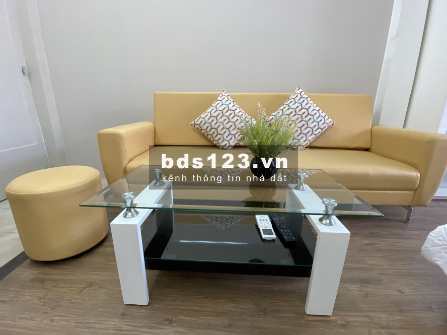 Tìm bạn nữ ở ghép Căn hộ trên tầng 3 của tòa nhà : phòng ngủ 45m2 có ban công view mặt trước của tòa nhà đang cần thêm một bạn nữ ở ghép,