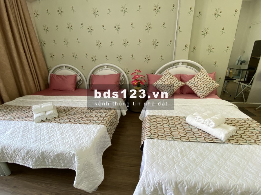 Tìm bạn nữ ở ghép Căn hộ trên tầng 3 của tòa nhà : phòng ngủ 45m2 có ban công view mặt trước của tòa nhà đang cần thêm một bạn nữ ở ghép,