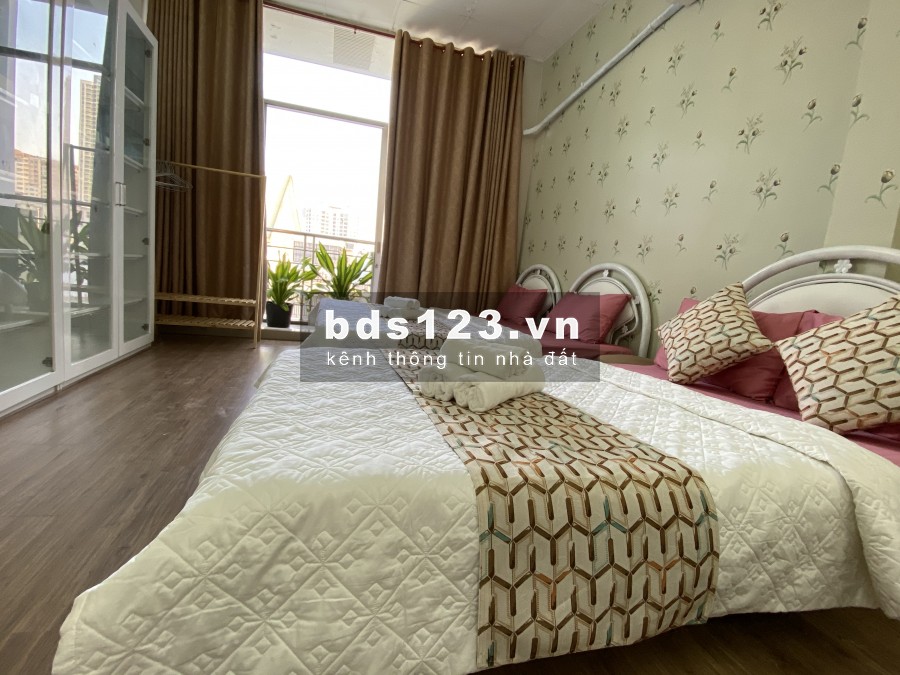 Tìm bạn nữ ở ghép Căn hộ trên tầng 3 của tòa nhà : phòng ngủ 45m2 có ban công view mặt trước của tòa nhà đang cần thêm một bạn nữ ở ghép,