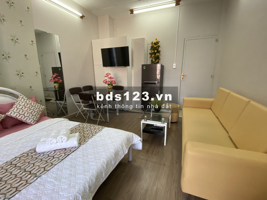 Tìm bạn nữ ở ghép Căn hộ trên tầng 3 của tòa nhà : phòng ngủ 45m2 có ban công view mặt trước của tòa nhà đang cần thêm một bạn nữ ở ghép,