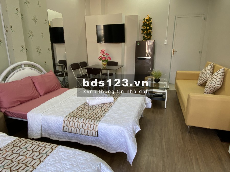 Tìm bạn nữ ở ghép Căn hộ trên tầng 3 của tòa nhà : phòng ngủ 45m2 có ban công view mặt trước của tòa nhà đang cần thêm một bạn nữ ở ghép,