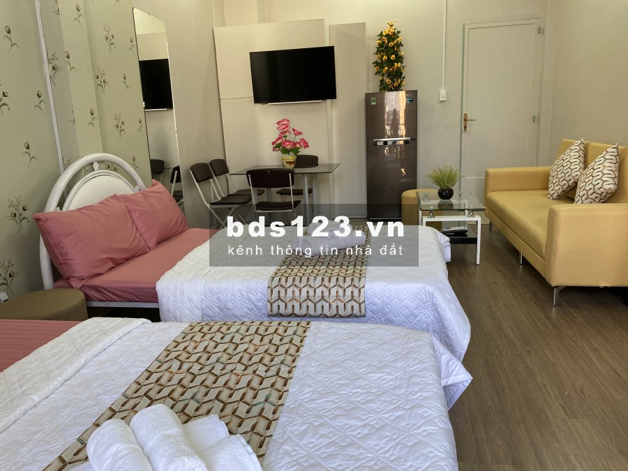 Tìm bạn nữ ở ghép Căn hộ trên tầng 3 của tòa nhà : phòng ngủ 45m2 có ban công view mặt trước của tòa nhà đang cần thêm một bạn nữ ở ghép,