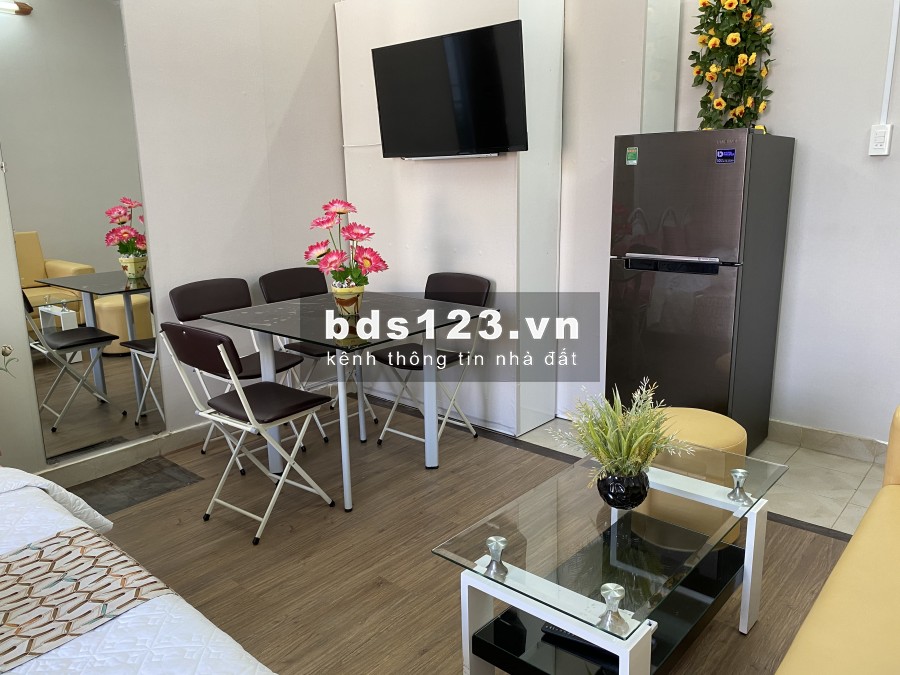 Tìm bạn nữ ở ghép Căn hộ trên tầng 3 của tòa nhà : phòng ngủ 45m2 có ban công view mặt trước của tòa nhà đang cần thêm một bạn nữ ở ghép,