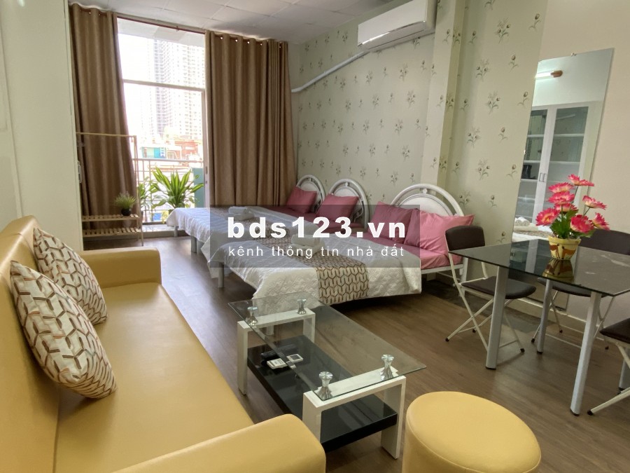 Tìm bạn nữ ở ghép Căn hộ trên tầng 3 của tòa nhà : phòng ngủ 45m2 có ban công view mặt trước của tòa nhà đang cần thêm một bạn nữ ở ghép,