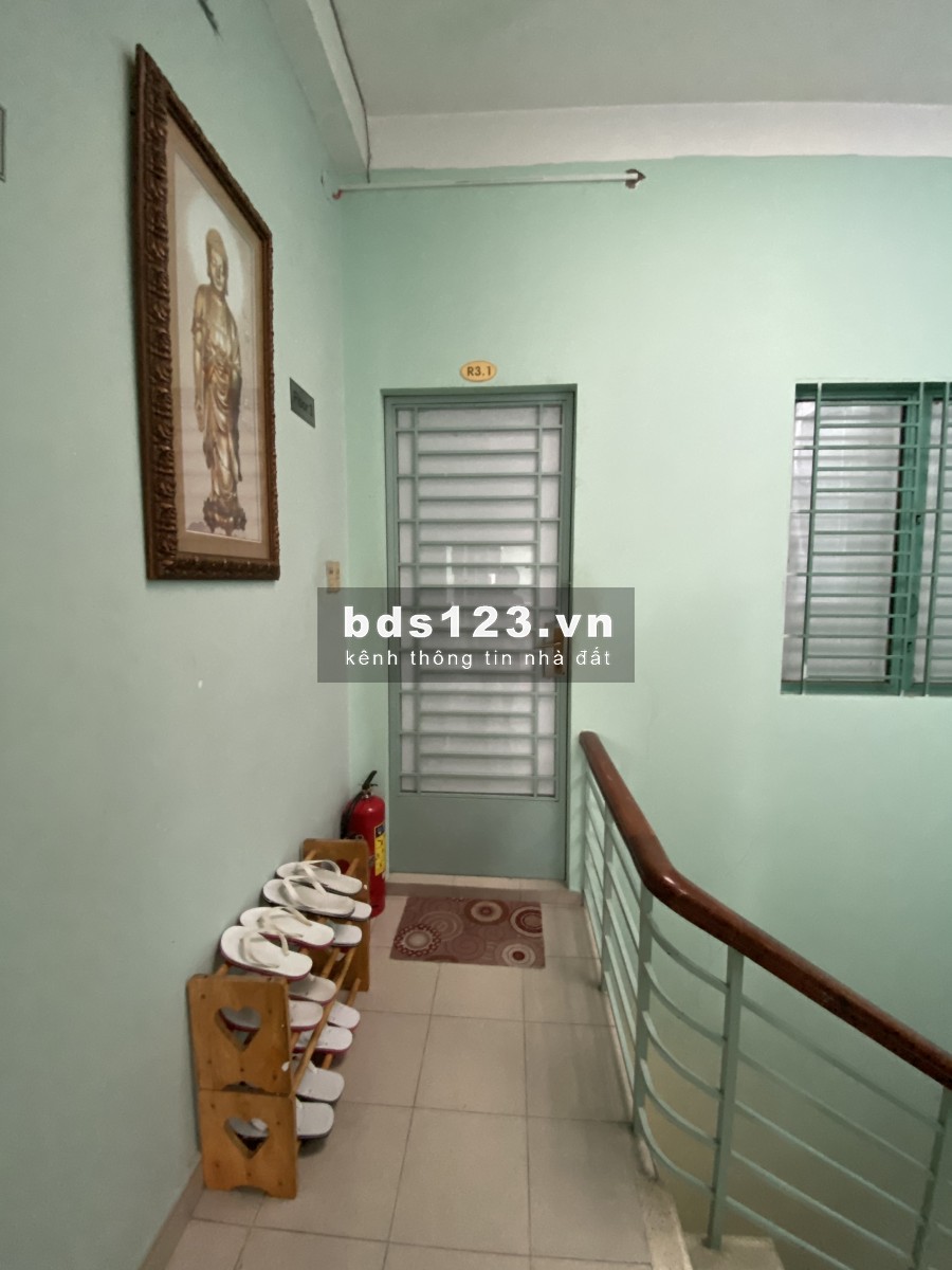 Tìm bạn nữ ở ghép Căn hộ trên tầng 3 của tòa nhà : phòng ngủ 45m2 có ban công view mặt trước của tòa nhà đang cần thêm một bạn nữ ở ghép,