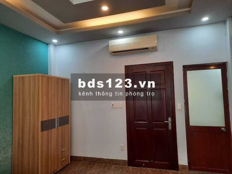 Phòng cho thuê Quận 4 gần các tòa nhà văn phòng và các trường đại học.