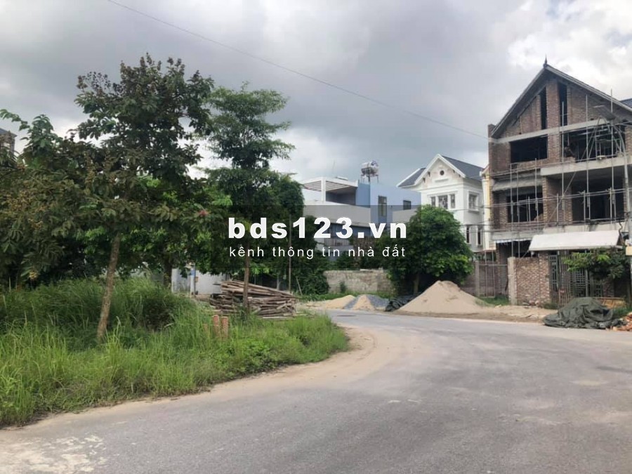 Chuyển nhượng lô hoa hậu alk 01 mặt tiền 7m giá rẻ KĐT V-green city