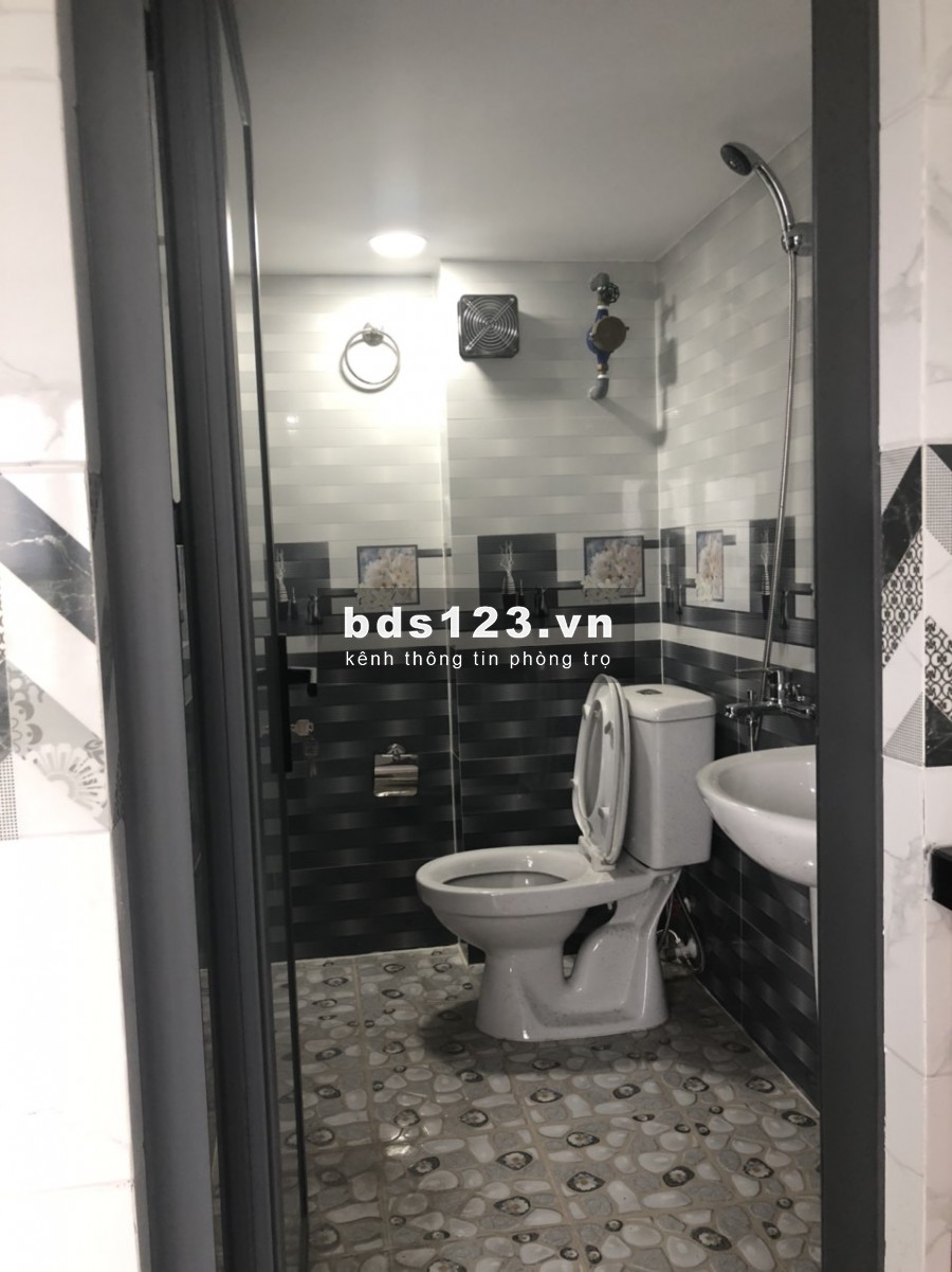 Phòng trọ Mới Xây, cho thuê dài hạn, dtsd 28 (m2), có Gác, giờ tự do, lối đi riêng