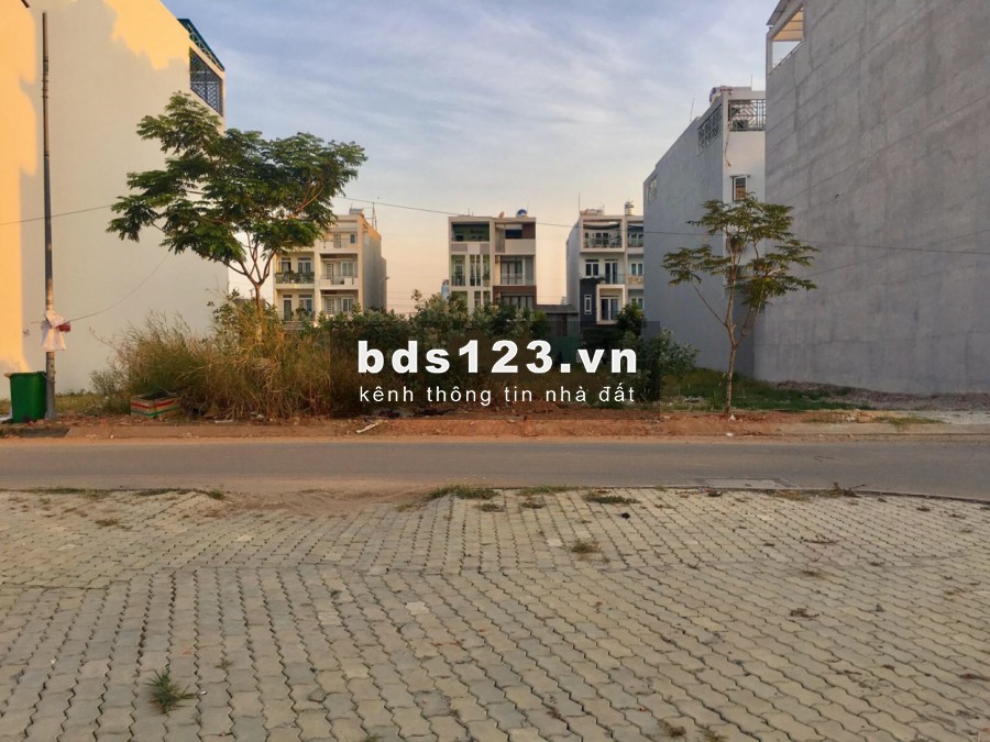 Sang gấp nền đất ngay 537 Nguyễn Oanh, p17, quận Gò Vấp, Giá 2.ty/100m2. SHR