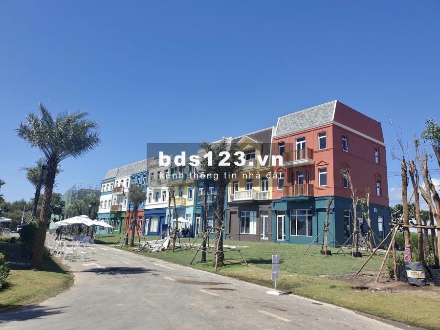 Bán shophouse biển có cam kết lợi nhuận 90 triệu/tháng kế Melia Hồ Tràm. lh 0912357447
