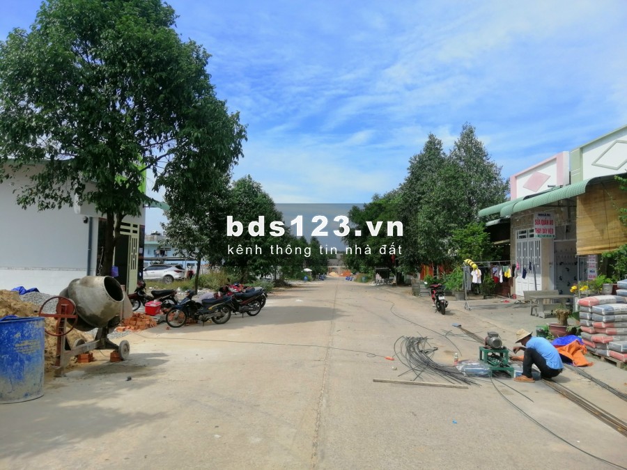 Bán gấp 300m2 đất nền có thêm dãy trọ, dân cư đông tại Bình Dương, SHR thổ cư 100% giá rẻ đối diện BV, sát chợ dân sinh đông đúc