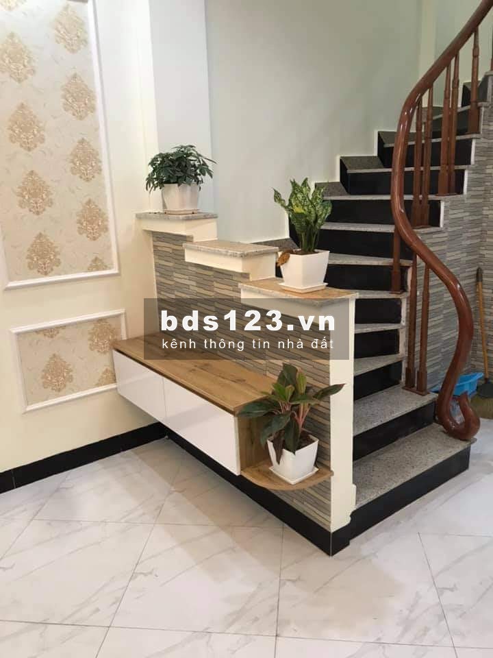 Bán nhà Bồ Đề, Long Biên 5T, 32m2, giá 3.15 tỷ