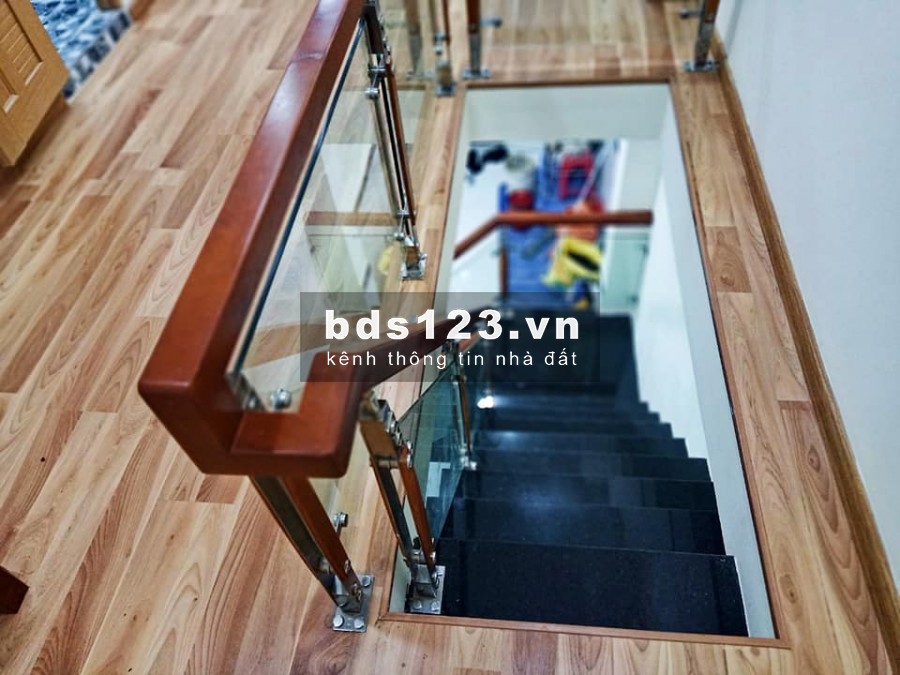 Bán nhà hẻm 5M 3 tầng 3/2 Quận 10 giá 4 tỷ (0902664082)