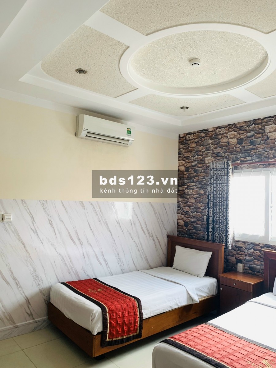 Cho thuê Khách Sạn Mặt Tiền Đề Thám Q1- 7 tầng, thang máy 17 phòng. 110tr/th