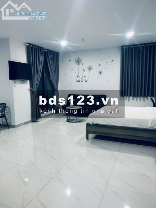 HXH đậu trong nhà, TT hành chính Bình Thạnh, đường Nguyễn Thượng Hiền, HXH, 120m2, LH0909484131