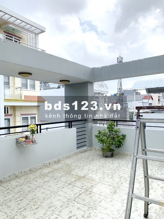 Nhà 2 Lầu Sân Thượng Hẻm Xe Hơi 502 Huỳnh Tấn Phát, P.BT, Quận 7